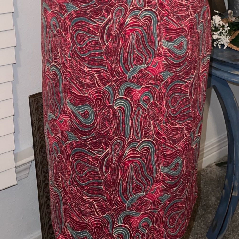 Lularoe fitted & stretchy type skirt, Size L in red and green EUC - Picture 2 of 15